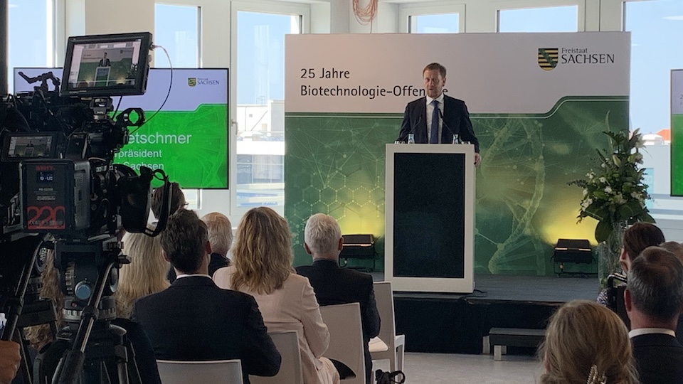 sachsen 25 kretschmer Ministerpräsident Kretschmer hob den Mut hervor, den es vor 25 Jahren brauchte, in Sachsen so stark auf Biotechnologie zu setzen – gegen viele Widerstände habe sich das im Ergebnis sehr ausgezahlt.