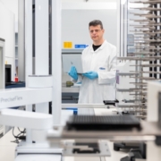 Hohe Automatisierung und hoher Durchsatz in der Molekülanalyse, die Stärke von Axxam in Mailand. Nun kommt aus Heidelberg noch klinische Daten-Expertise hinzu