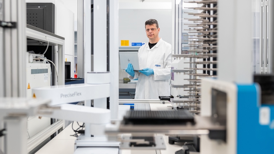 HTS_Axxam Hohe Automatisierung und hoher Durchsatz in der Molekülanalyse, die Stärke von Axxam in Mailand. Nun kommt aus Heidelberg noch klinische Daten-Expertise hinzu