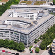 In der Münchner Grillparzerstraße gab es schon lange Biotech-Labore, gleich nebenan sitzt auch das bayerische Gesundheitsministerium. Nun zieht auch das erste Münchner BioLabs hier ein.