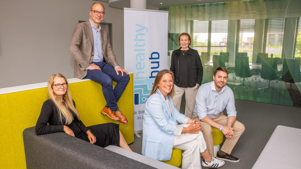 mtz.de_Healthy_Hub_Jury_2025_Foto_Schütze Die diesjährige Healthy-Hub-Jury (v.l.): Fabienne Knaub (mhplus), Dr. Elmar Waldschmitt (BIG), Christina Bernards (SBK), Christiane Heidrich (BIG) und Dr. Florian Brandt (IKK Südwest)