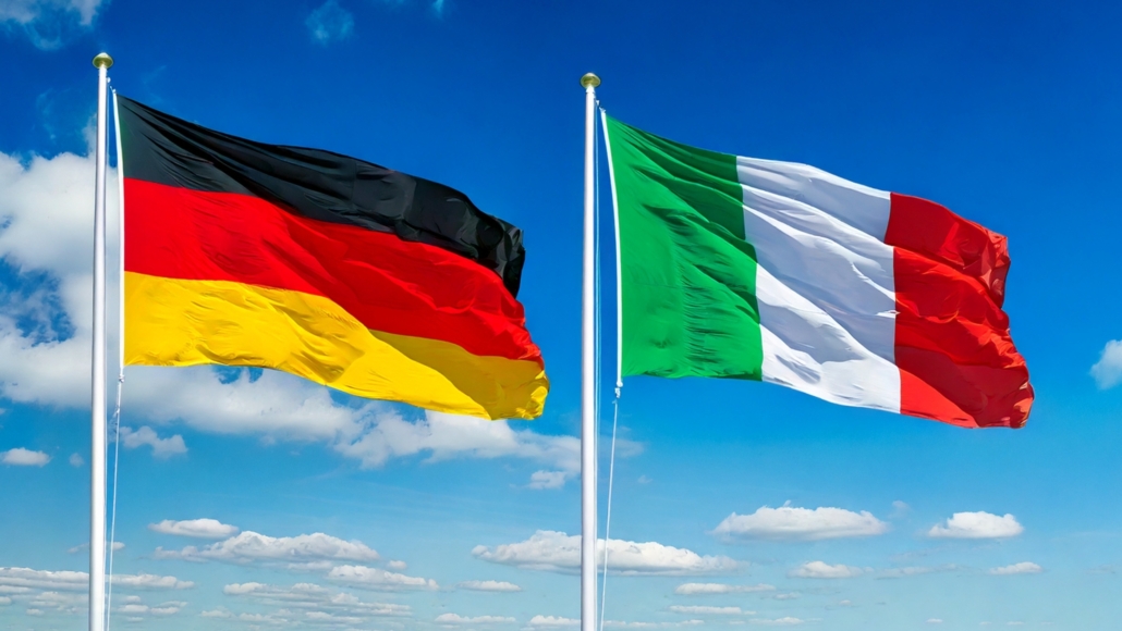 deutsche und italienische Flagge vor blauem Himmel