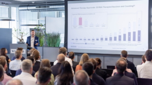 Dr. Christian Dubiella, Technologiemanager und Senior Group Leader in der Forschung von Wacker, hielt die Keynote zum Titel des zweitägigen Symposiums bei Wacker: "Fast track solutions from R&D to GMP".