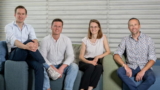(v.l.n.r) Alexander Schueller, Gründer und CEO; This Egloff, Wissenschaftler (cellvie); Charlotte Fonta, Senior R&D Engineer; und Gilles Weder, Head R&BD, Life Science Technologies (CSEM)