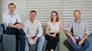 (v.l.n.r) Alexander Schueller, Gründer und CEO; This Egloff, Wissenschaftler (cellvie); Charlotte Fonta, Senior R&D Engineer; und Gilles Weder, Head R&BD, Life Science Technologies (CSEM)