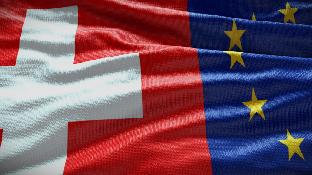 mtz.de_EU_Schweiz_Paket Flaggen der Schweiz und der EU eng nebeneinander
