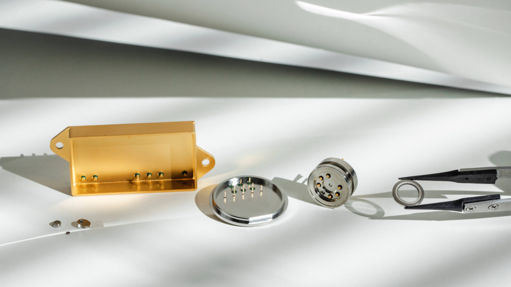 mtz.de_SCHOTT_components for medical devices Hermetische Gehäuse, Steckverbinder und Durchführungen schützen
empfindliche Elektronik und tragen zur sicheren Funktion lebenswichtiger Geräte bei.