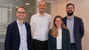 Das Team von smartbax, v.l.n.r.: Dr. Robert Macsics (CEO & Co-Founder), Prof. Dr. Stephan Sieber (Scientific Advisor & Co-Founder), Dr. Sylvia Varland (Senior Scientist) und Dr. Eric Juskewitz (Senior Scientist)