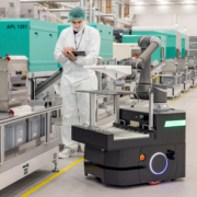 B. Braun Mitarbeiter und das neue fahrerlose Transportsystem