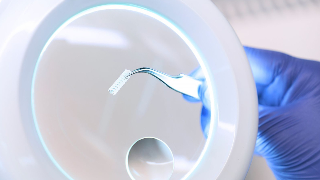 mtz.de_Iap-neuer-stent-fuer-geringeres-thromboserisiko Dank seiner speziellen Zusammensetzung und Beschichtung soll ein innovativer Stent künftig helfen, das Thromoboserisiko noch weiter zu senken und die ursprüngliche Flexibilität des Blutgefäßes wiederherzustellen.