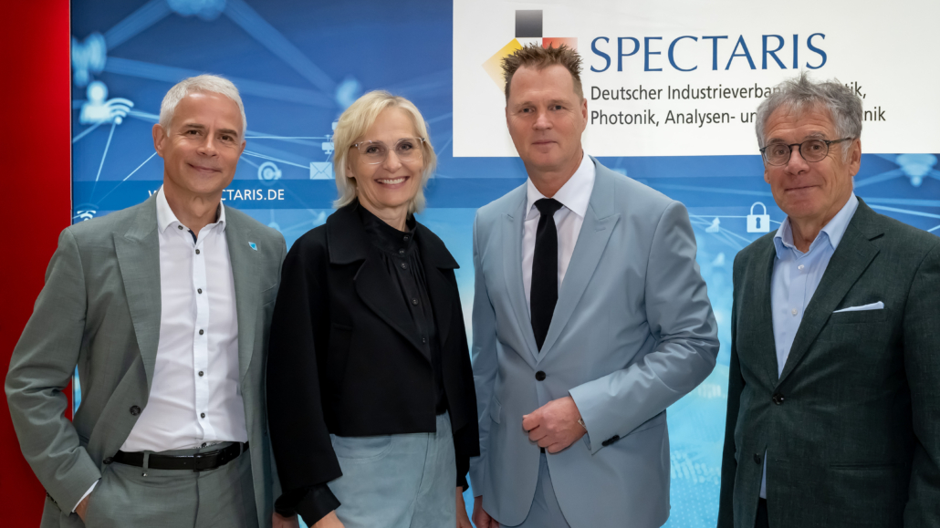 Der neue Vorstand v.l.: Maik Müller, Mirjam Rösch, André Schulte und Schatzmeister Mathis Kuchejda