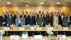 mtz.de_CEO_Treffen_Medica_Gruppenfoto_kl.