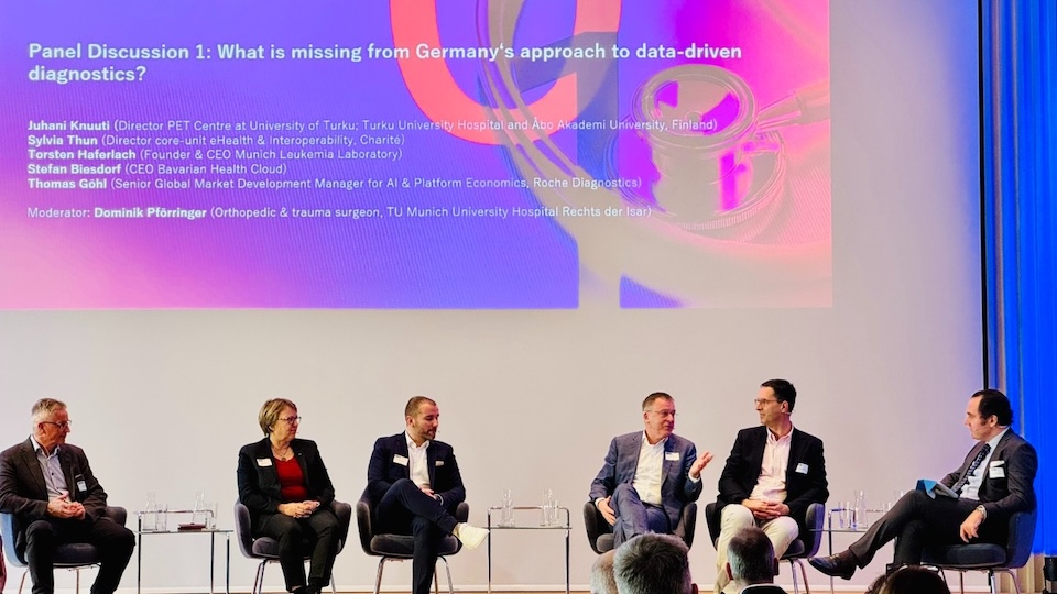 Paneldiskussion auf dem Datenkongress der Bayerischen Akademie der Wissenschaften mit Prof. Dr. Torsten Haferlach (3.v.r.)