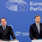 Olivér Várhelyi, EU-Kommissar für Gesundheit und Tierschutz und  Valdis Dombrovskis, EU-Kommissar für Wirtschaft und Produktivität