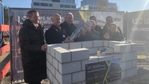 Life Science Center Martinsried: Grundsteinlegung sorgt für gute Laune