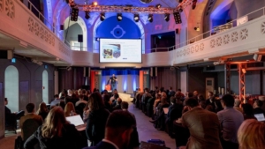 Der dritte Schwimmversuch im Heidelberger Frauenbad brachte dem GENESIS 26-Symposium ein ausverkauftes Haus.