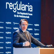 Olivér Várhelyi erhielt für seine Keynote bei der regularia viel Applaus.