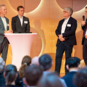 Gesprächsrunde Zukunft Medizin 2035, v.l. Moderator Ingolf Baur; Johannes Sarx, Geschäftsführung der BIOPRO Baden-Württemberg GmbH; Dr. Klaus Eichenberg, Geschäftsführung der BioRegio STERN Management GmbH, Ministerialdirektor Michael Kleiner vom Ministerium für Wirtschaft, Arbeit und Tourismus Baden-Württemberg