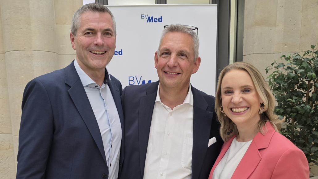 Mark Jalaß, Stefan Geiselbrechtinger und Dorothee Stamm – der neue BVMed-Vorstand