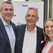 Mark Jalaß, Stefan Geiselbrechtinger und Dorothee Stamm – der neue BVMed-Vorstand