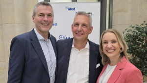Mark Jalaß, Stefan Geiselbrechtinger und Dorothee Stamm – der neue BVMed-Vorstand