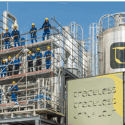 Hoch hinaus baute sich Traceless materials eine Produktionsanlage für biologisch abbaubares Plastik