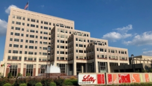 Eli_Lilly_Corporate_Center,_Indianapolis,_Indiana,_USA Kopie