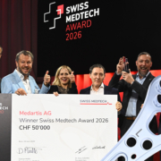 v.l. Adrian Hunn, Swiss Medtech; Gery Colombo, Jurypräsident; Susanne Müller, Adrian Spiegel, Marc Ammann und Fabian Hildbrand (alle Medartis
AG)