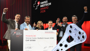 v.l. Adrian Hunn, Swiss Medtech; Gery Colombo, Jurypräsident; Susanne Müller, Adrian Spiegel, Marc Ammann und Fabian Hildbrand (alle Medartis
AG)