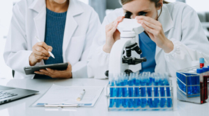 Standardmusterverträge sollen den Beginn klinischer Prüfungen beschleunigen.