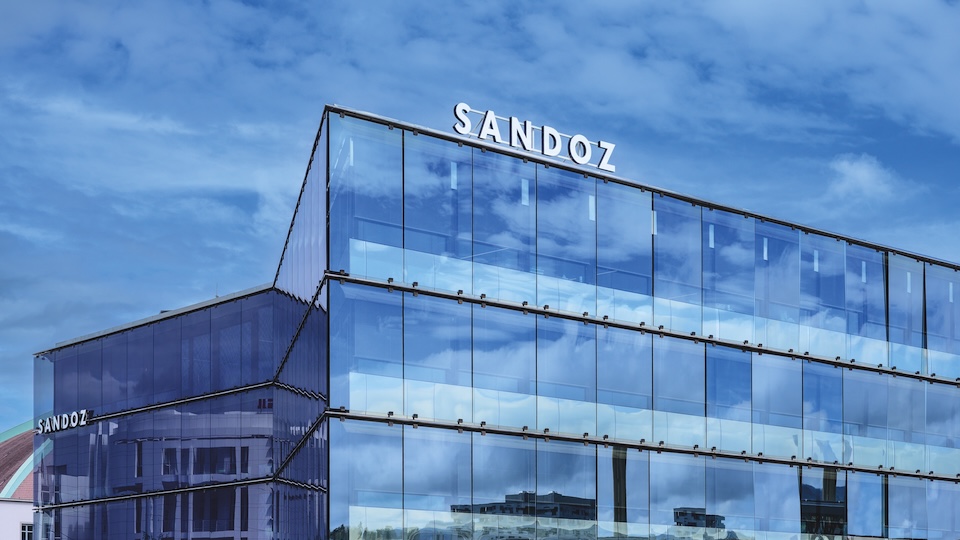 web Sandoz Basel headquarters building from side in daytime Kopie Sandoz-Hauptsitz in Basel