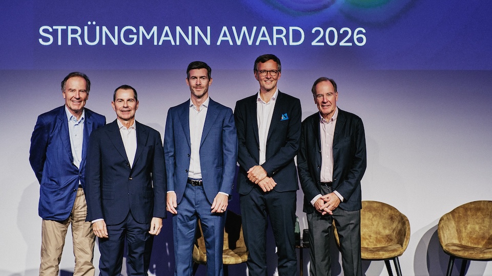 Dr. Thomas Strüngmann, Dr. Stefano Portolano (Finalist, Azafaros), Dr. Jonathan Talbot (Gewinner des Strüngmann Awards 2026, Mosanna Therapeutics / Melodia Therapeutics), Prof. Dr. med. Wieland Sommer (Finalist, Jacobian), Dr. Andreas Strüngmann - v.l.n.r.