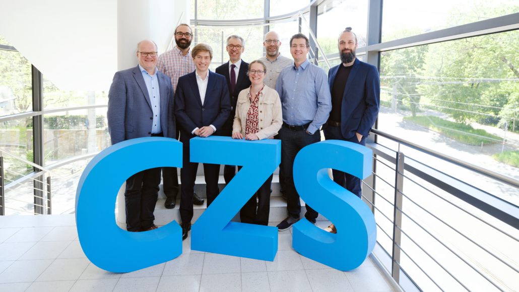 mtz.de_Healthtech_Network der_Carl_Zeiss_Stiftung Die acht Fellows des CZS Health+Tech Network (v.l.) Rüdiger Rupp, Walter Karlen, Felix Sahm, Orlando Guntinas-Lichius, Christine Selhuber-Unkel, Peter Loskill, Matthias Kuhl und Carsten Eickhoff