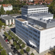 Dominante Erscheinung am alten Messeplatz in Leipzig, das Kerry Biotechnology Innovation Center, die nächste Entwicklungsstufe der übernommenen c-LEcta