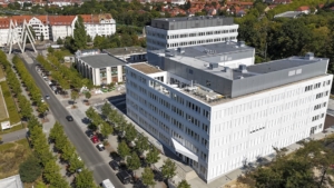 Dominante Erscheinung am alten Messeplatz in Leipzig, das Kerry Biotechnology Innovation Center, die nächste Entwicklungsstufe der übernommenen c-LEcta